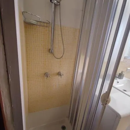 Esplora Comodamente E Poi Riposa Tranquillo Milan